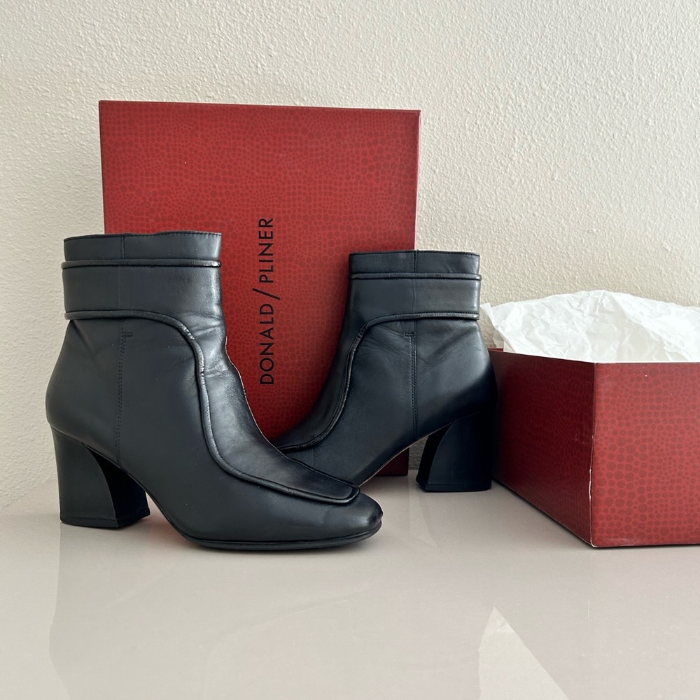 Donald Pliner Botties